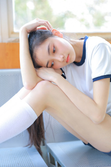 奶头一吃一个摸一个